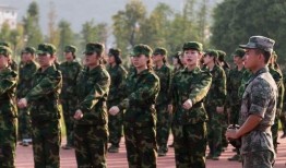 军训 吃瓜小说,揭秘军营里的甜蜜与苦涩