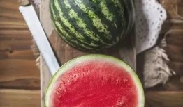 吃瓜的季节怎样挑熟瓜呢
